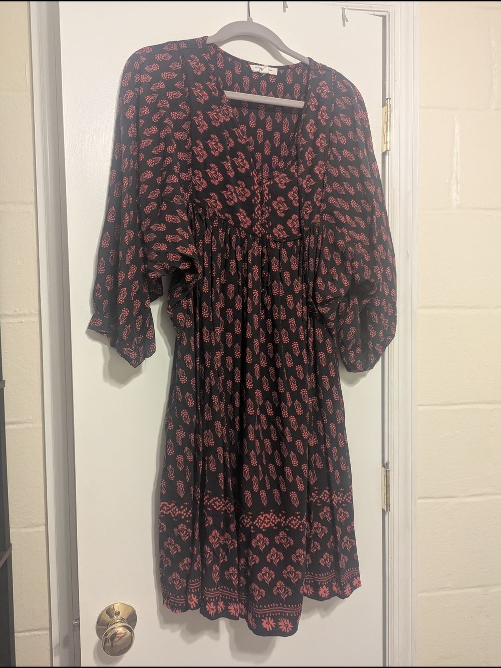 beachlunchlounge - Black Long Sleeve Dress with Red Floral Print